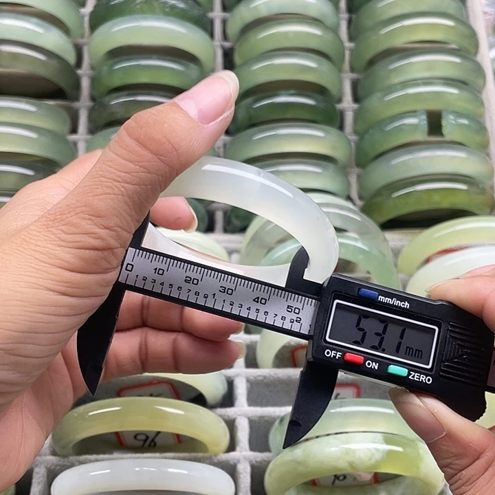 蛇纹石玉未镶嵌手镯105