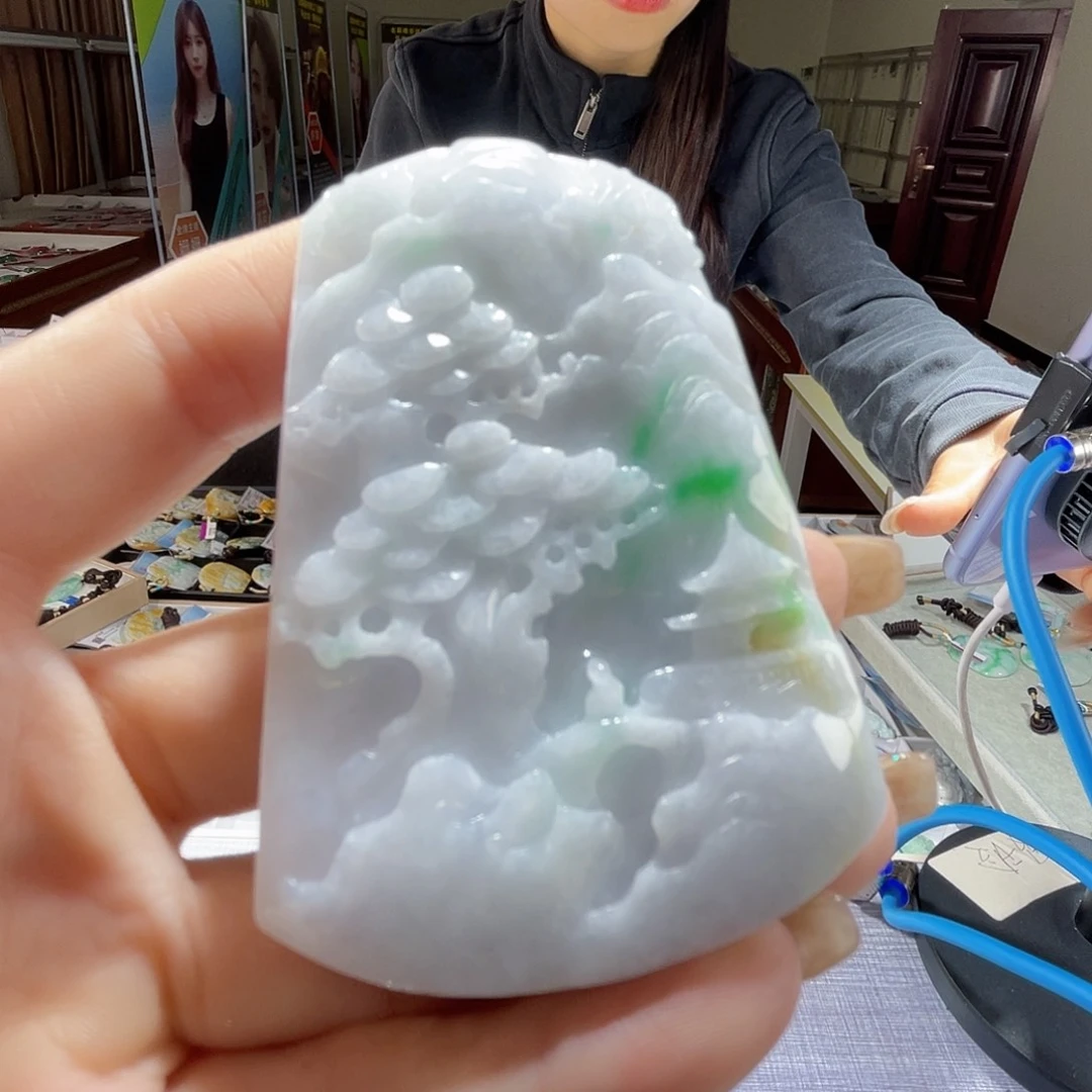 翡翠未镶嵌颈饰一