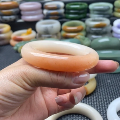 石英岩玉未镶嵌手镯