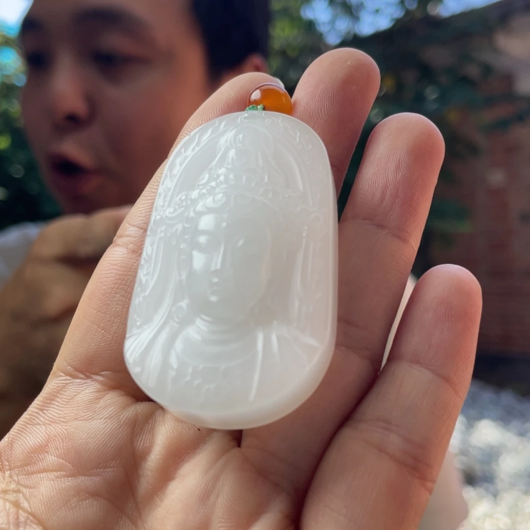 颈饰石英质玉未镶嵌金丝玉观音