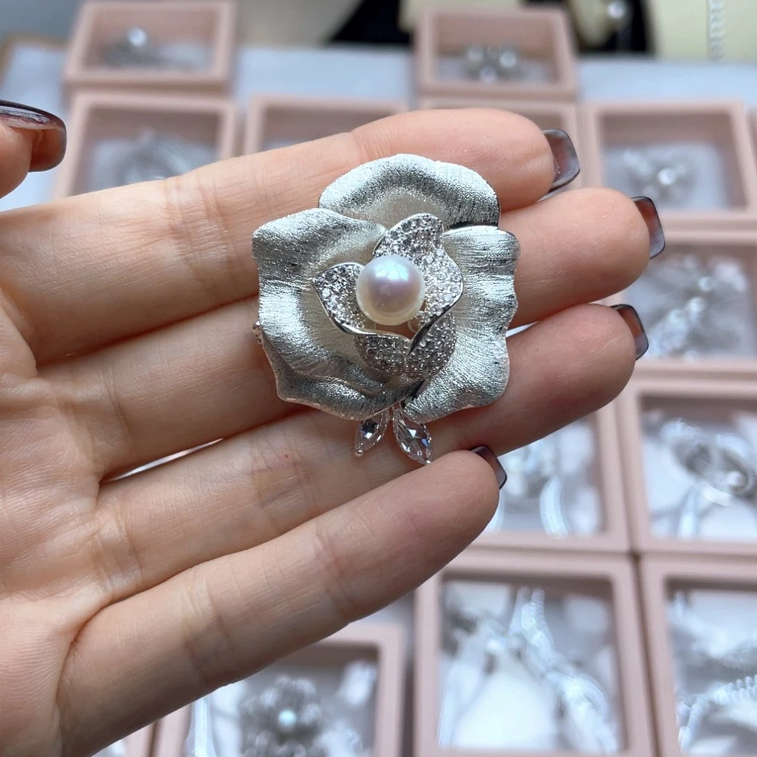 合金胸饰淡水珍珠?*
