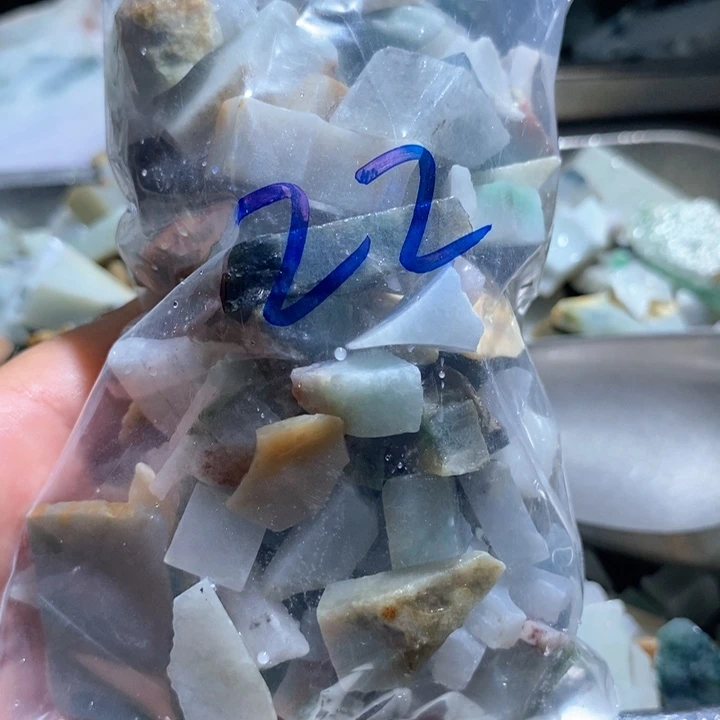 颈饰未镶嵌翡翠鱼缸料22