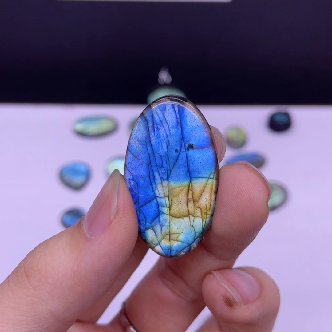 水晶不规则未镶嵌霄*猪