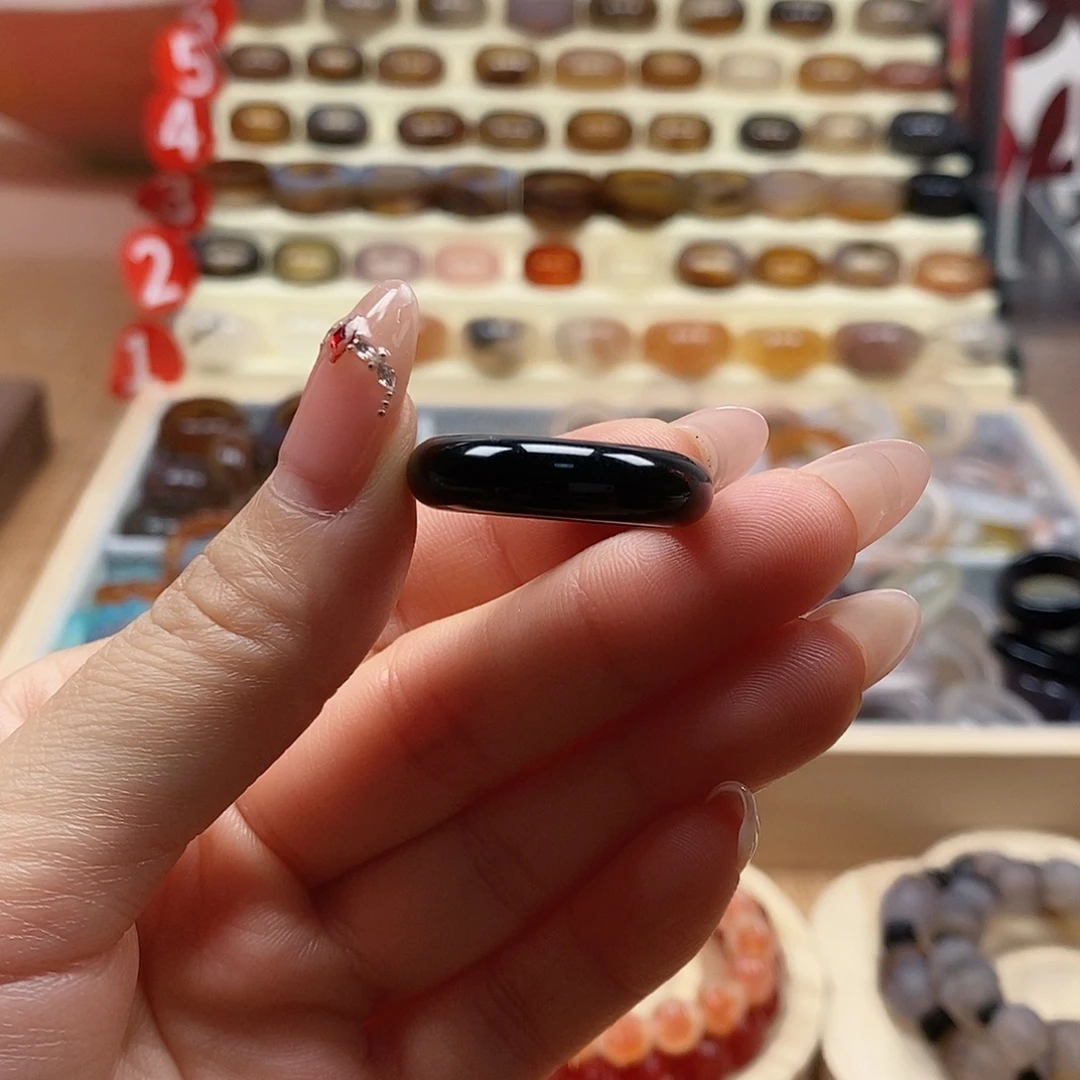 萨***鑫未镶嵌戒指玛瑙/玉髓