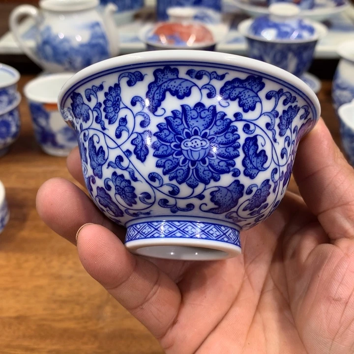 朱*柴窑青花缠枝连盖碗