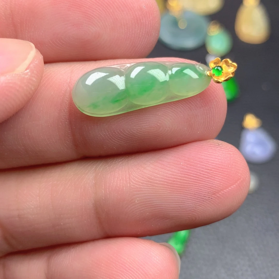 【闪购商品】颈饰18K金镶嵌翡翠