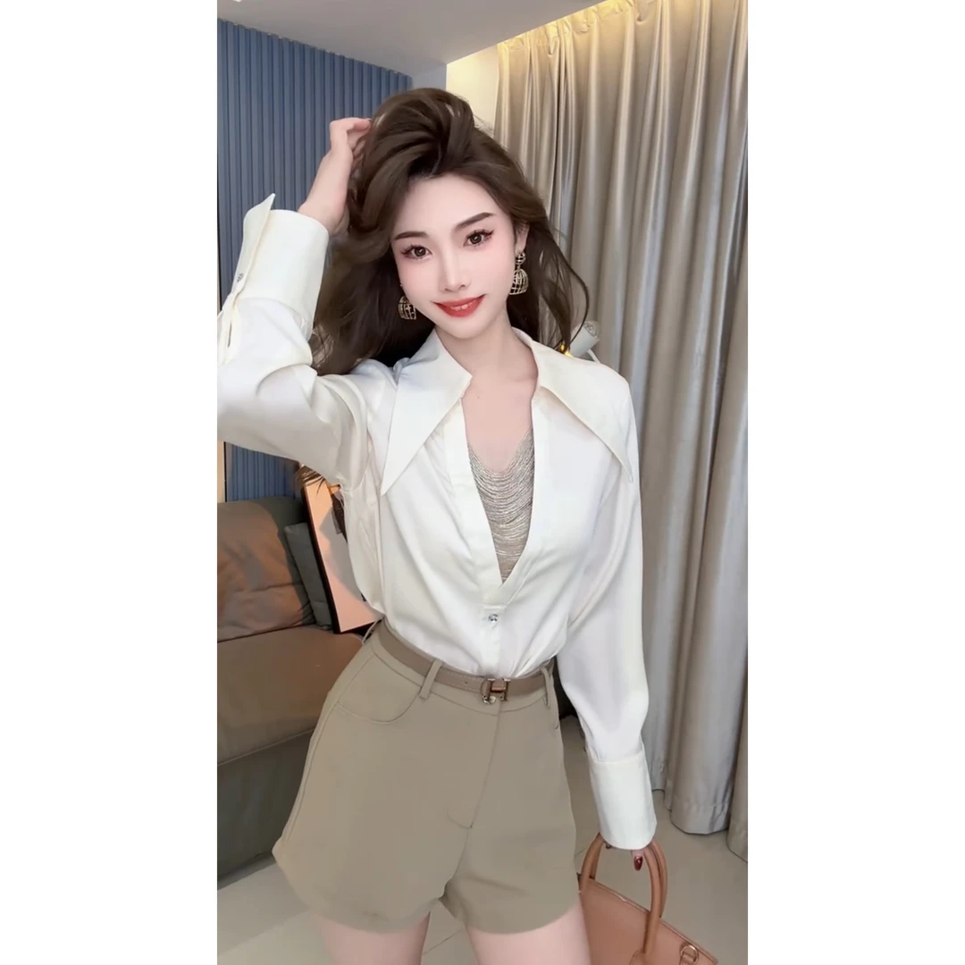 新款时尚潮流长袖衬衫女高级感V领翻领链条显瘦气质女人小众上衣
