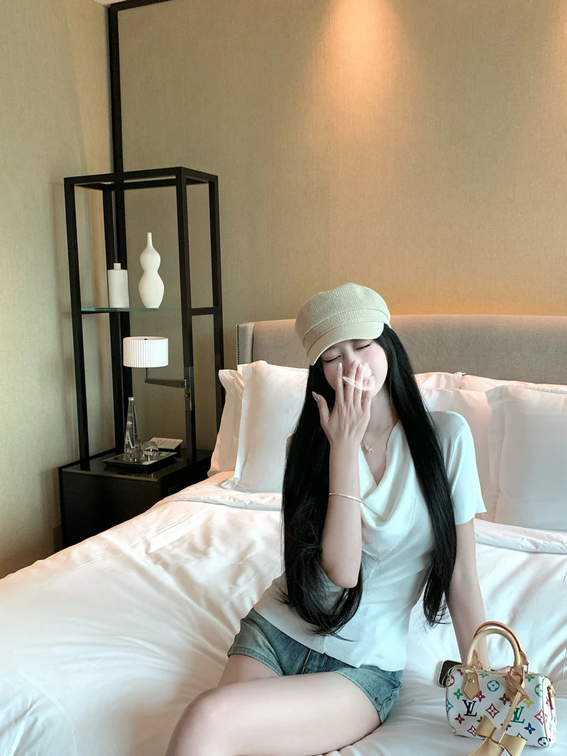 EIA一尧【都市时髦精】气质纯欲显瘦荡领上衣温柔韩系姐姐穿搭夏季