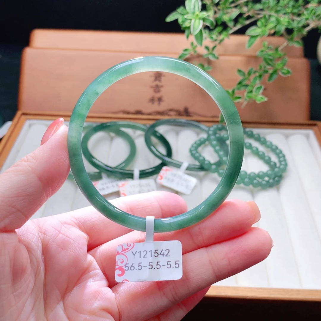 未镶嵌手镯（圆镯）翡翠