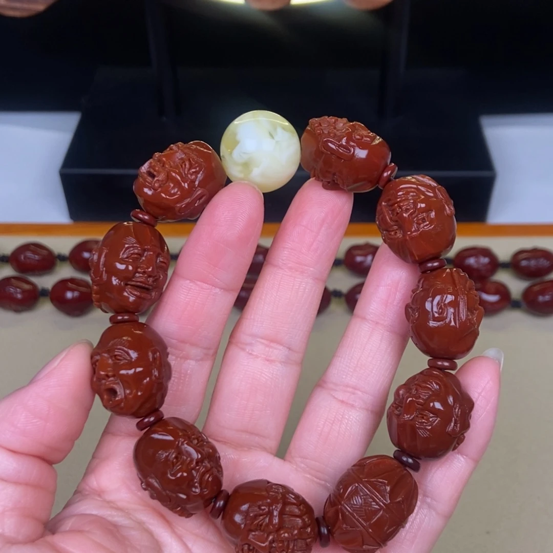 吊坠橄榄核须派罗汉