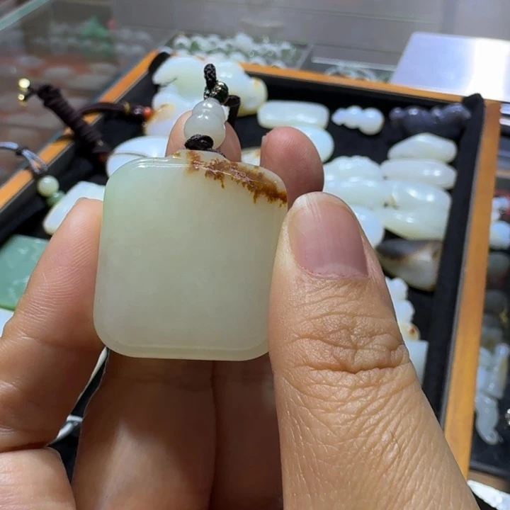 和田玉未镶嵌颈饰无事牌