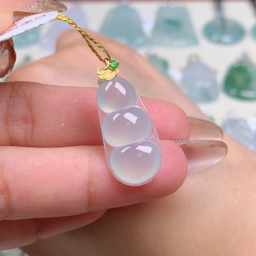 【闪购商品】翡翠18K金镶嵌颈饰豆子