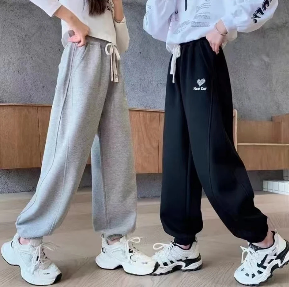 刺绣爱心卫裤     AB22403