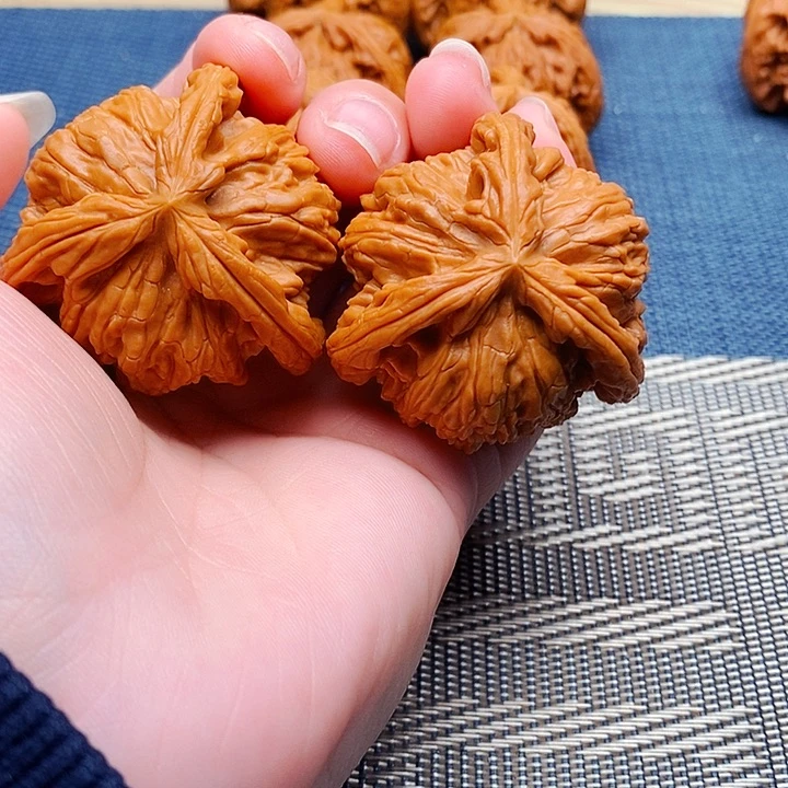 用***1文玩核桃吊坠三棱