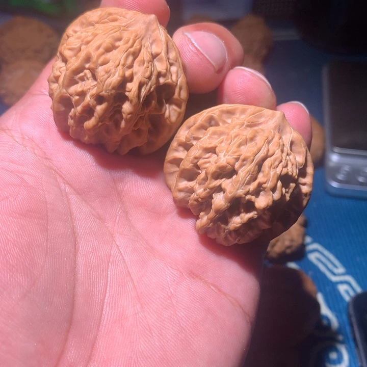 文玩核桃吊坠霞云岭虎头