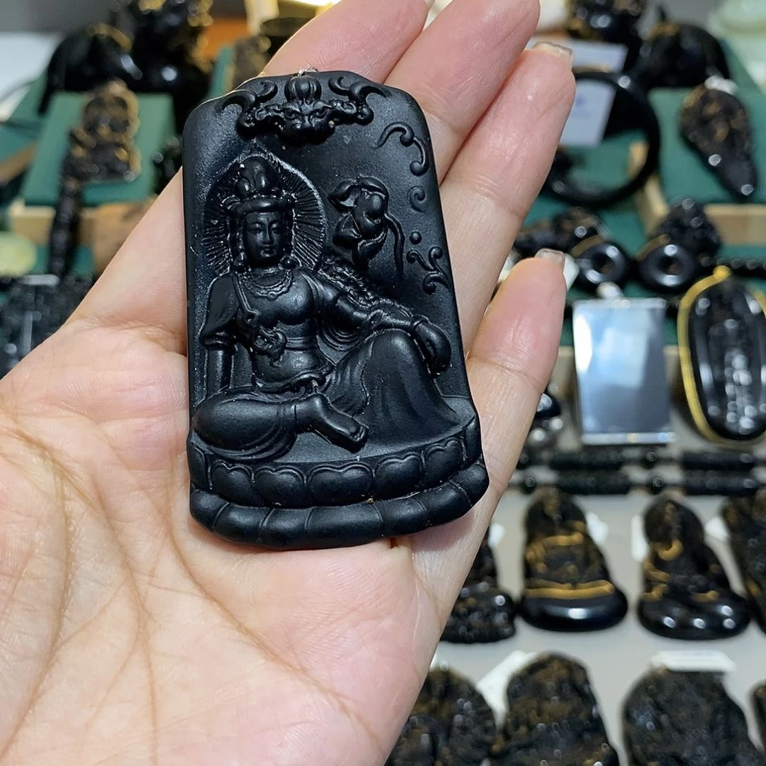 今***少蛇纹石玉未镶嵌颈饰