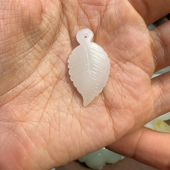 和田玉未镶嵌颈饰树叶