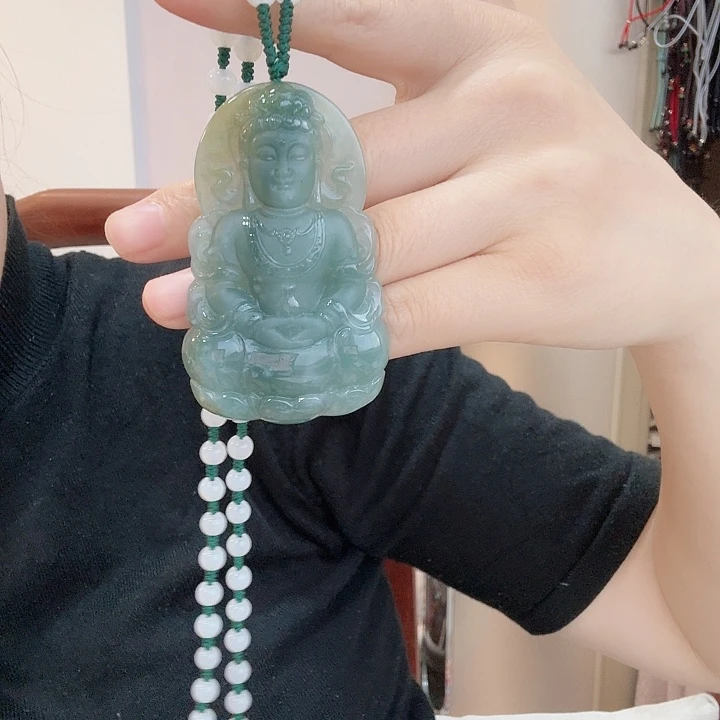 翡翠未镶嵌颈饰渡母