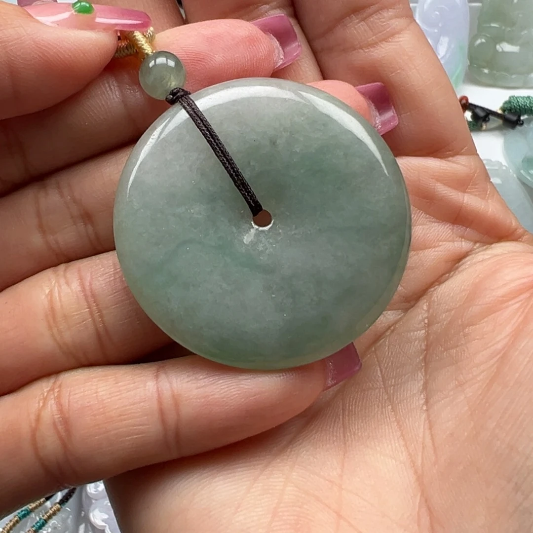 翡翠颈饰未镶嵌平安扣