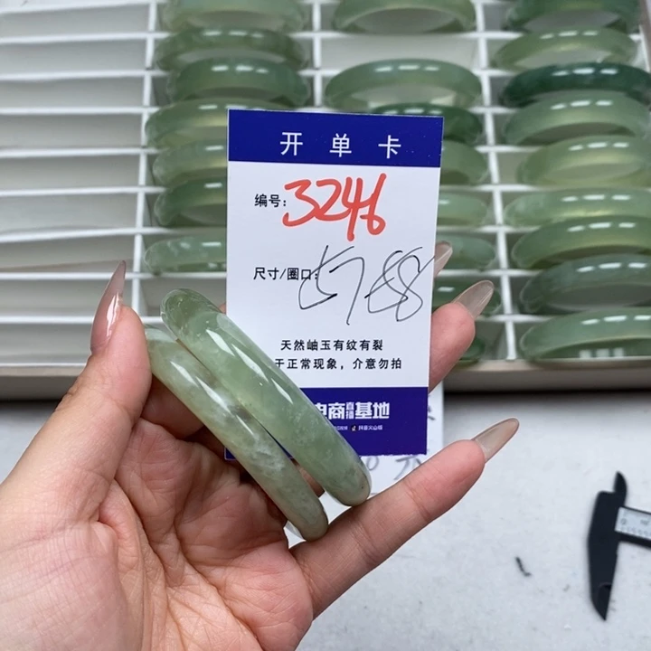 蛇纹石玉手镯未镶嵌