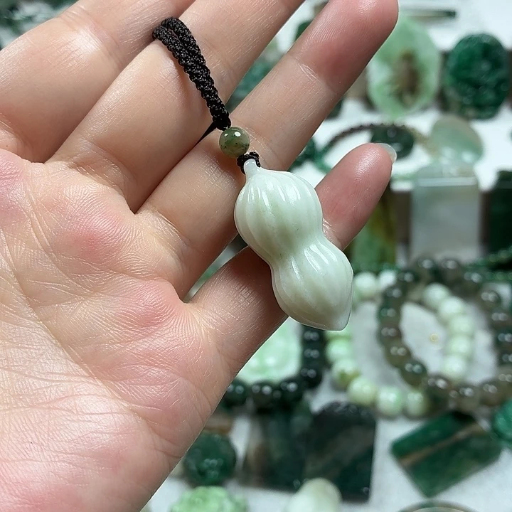 独山玉未镶嵌吊坠