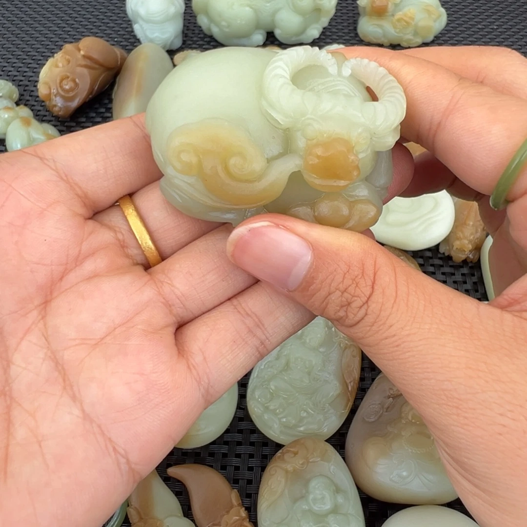 颈饰未镶嵌和田玉