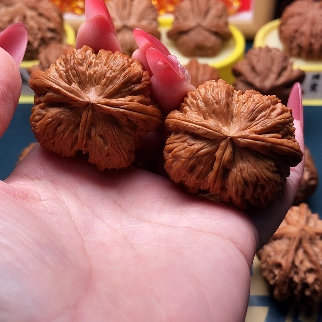 文玩核桃吊坠白狮子三棱球连 人丁兴旺 42