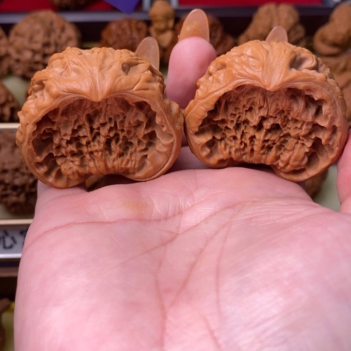 ****河把件桃核蛇王聚宝盆