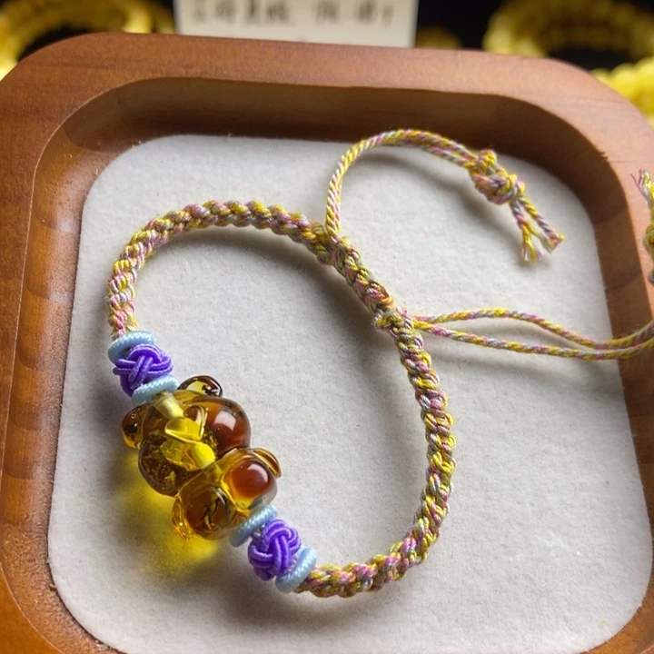 蜜蜡裸石未镶嵌微瑕，有冰片