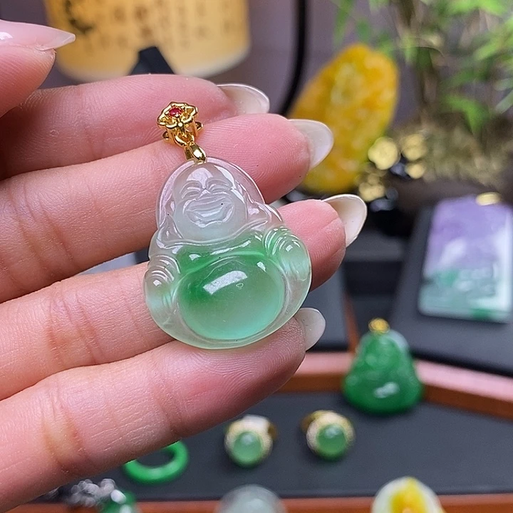 翡翠未镶嵌吊坠(赠链)