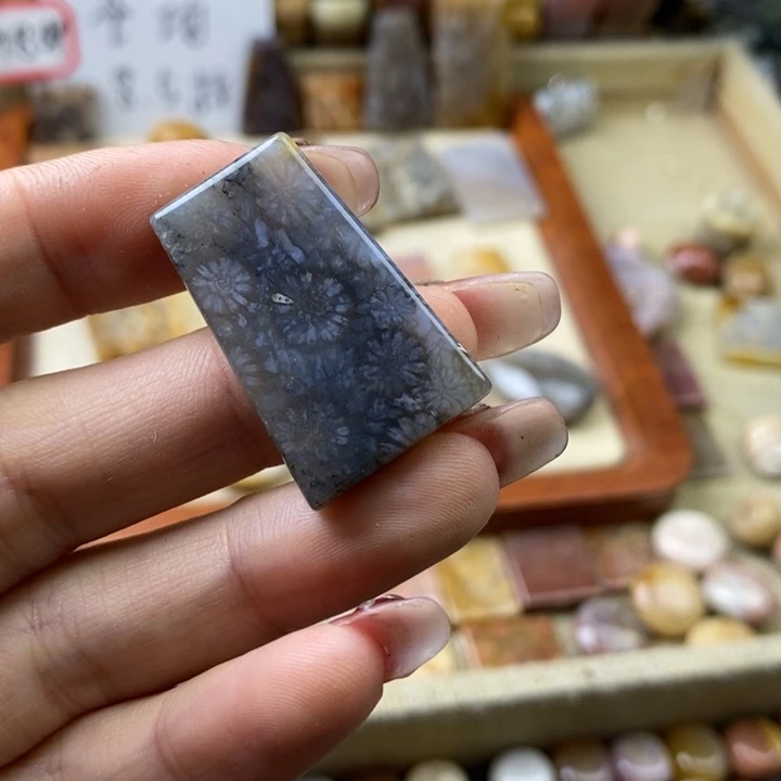石英岩玉合金颈饰