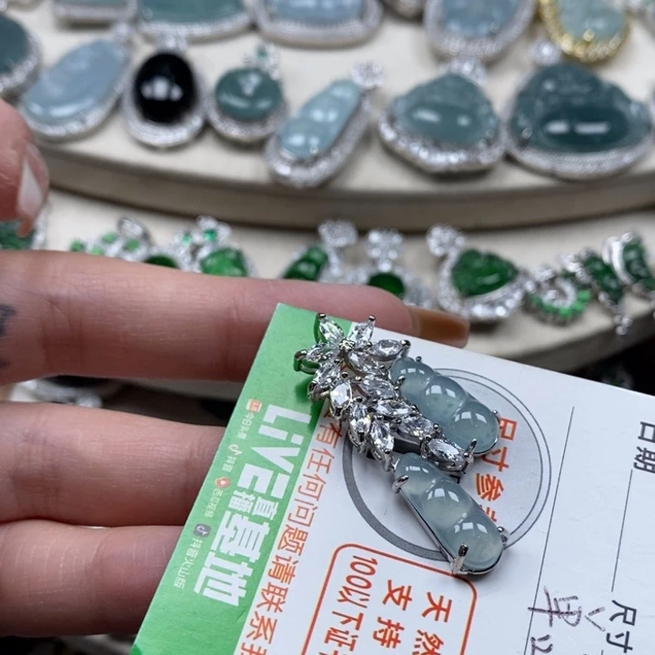 翡翠颈饰未镶嵌翡翠
