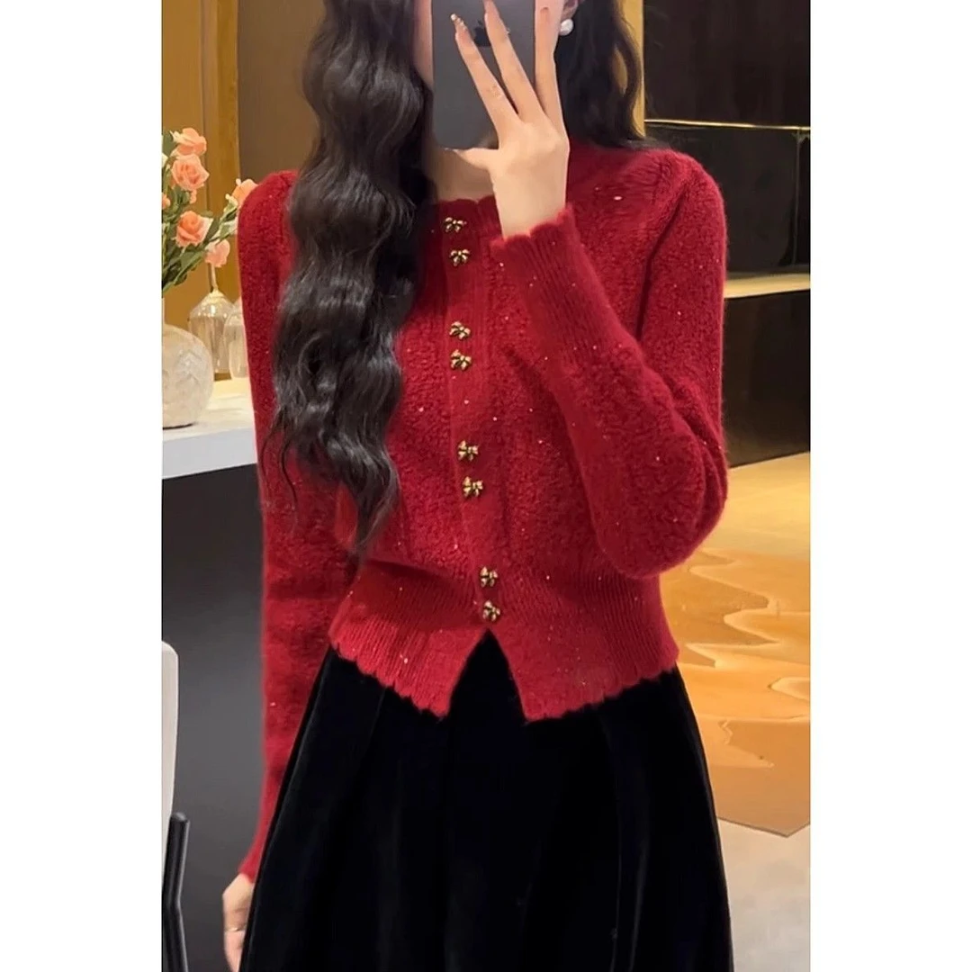 法式小香风新年战袍蝴蝶金扣针织开衫女秋冬2025今年爆款红色毛衣