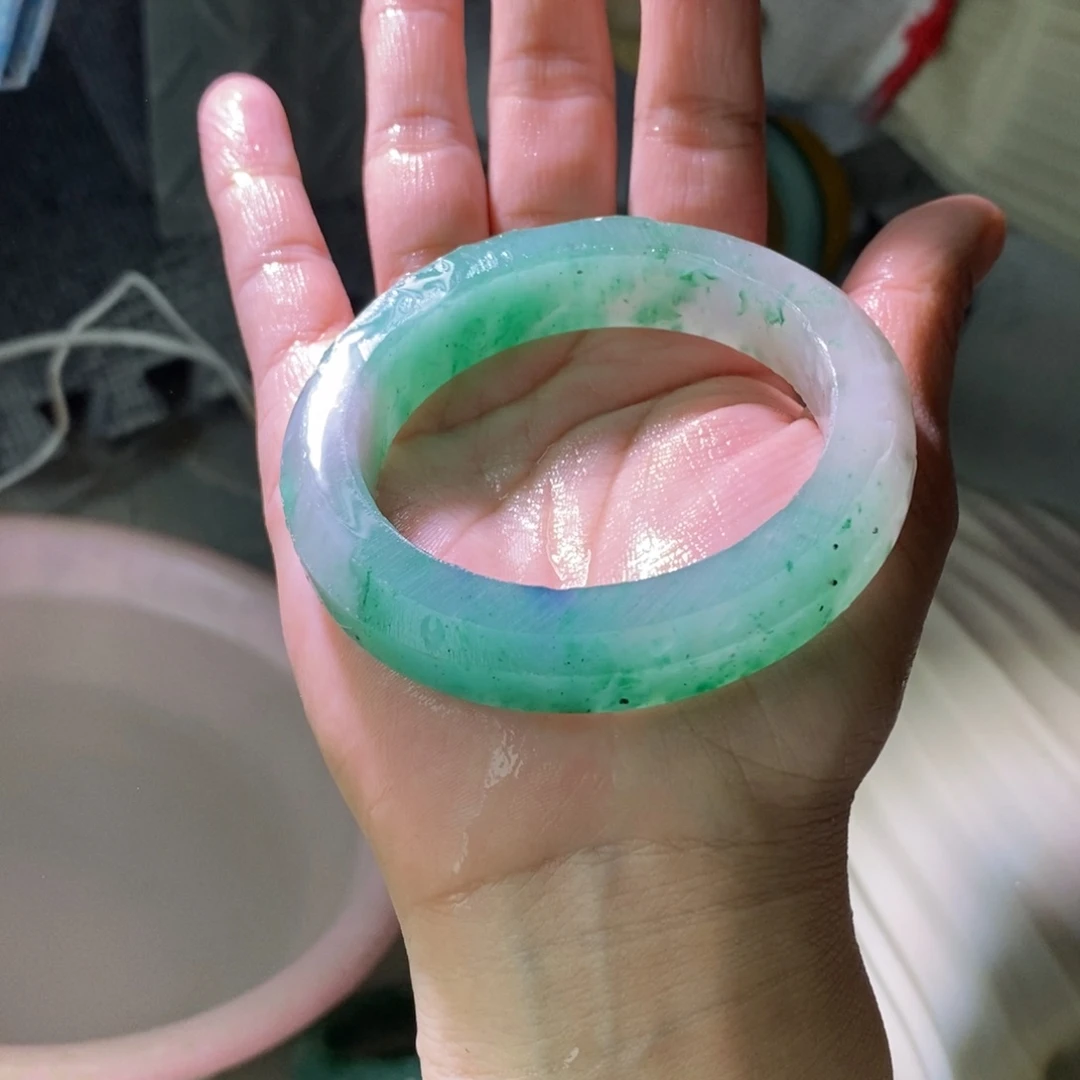 重***琳石英质玉（非洲翠）未镶嵌手镯定制