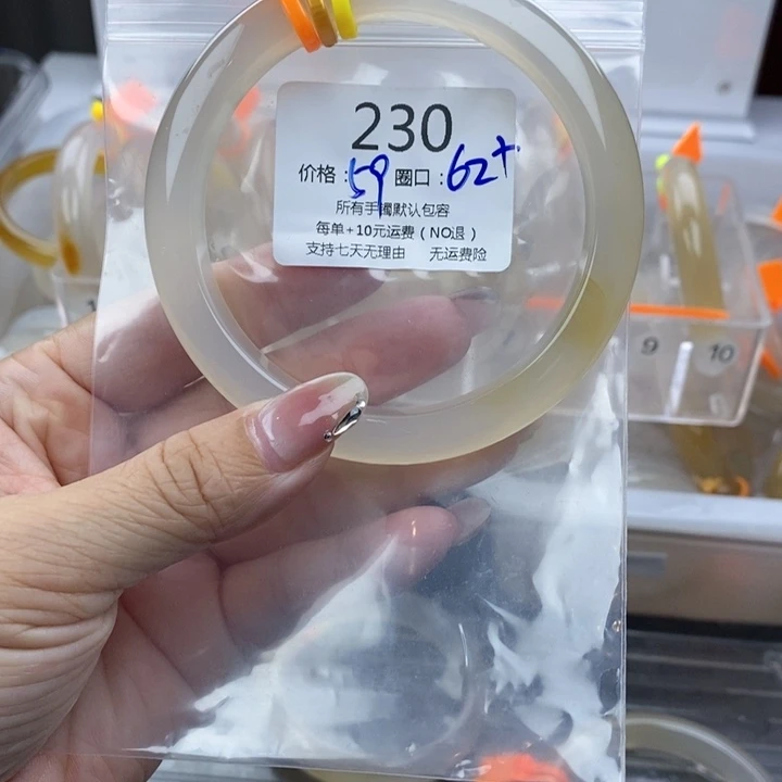如***。玛瑙/玉髓未镶嵌手镯230