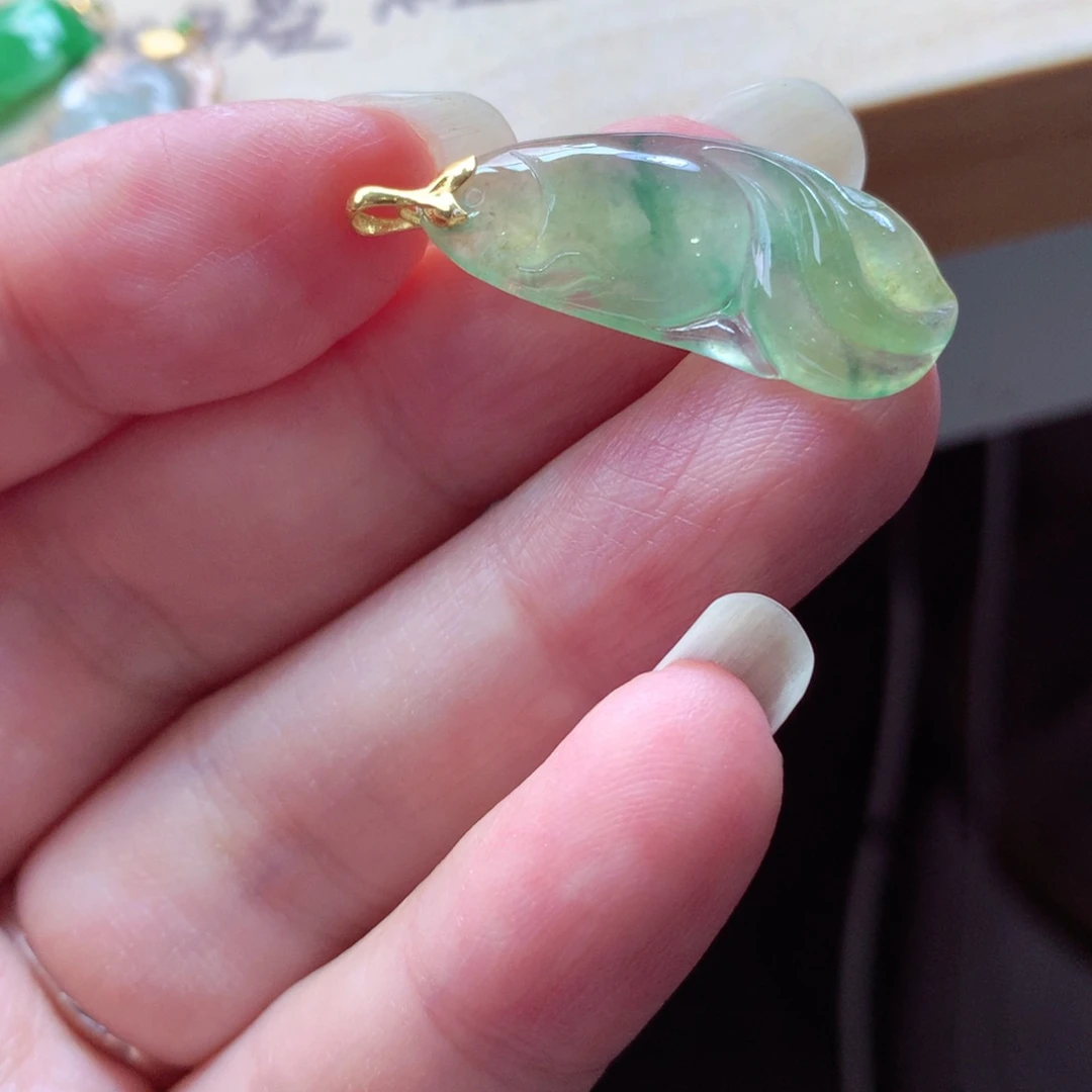 翡翠18K金镶嵌颈饰吊坠