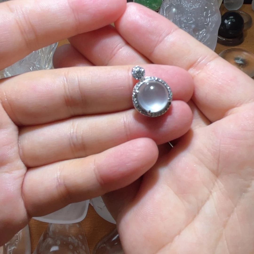 石英质玉合金颈饰