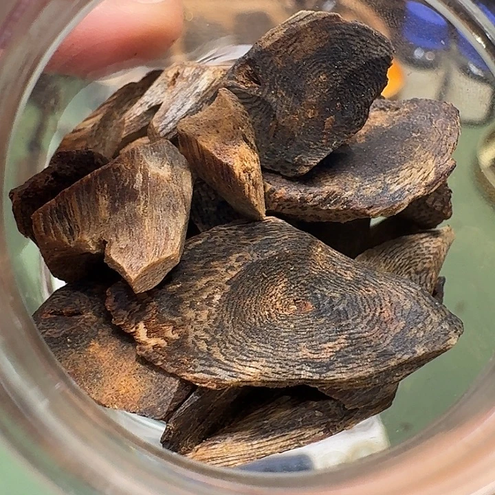 拾***贰沉香沉香碎屑海南老棋楠高端沉水包壳老料13.3克
