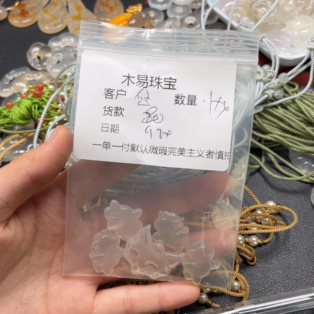 悠***猫未镶嵌配饰南红玛瑙