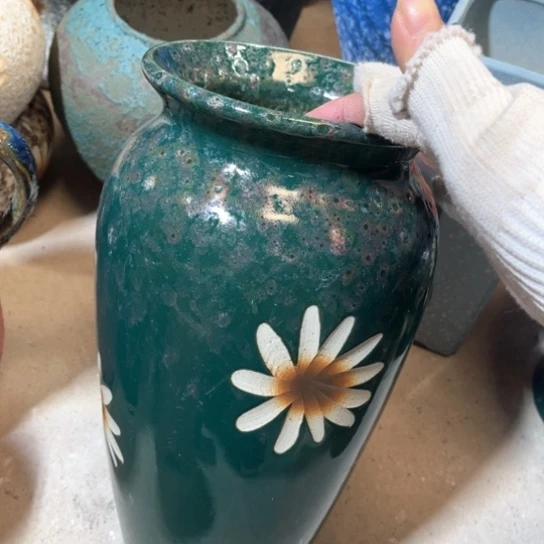 罐默认微瑕，有孔编号16-217