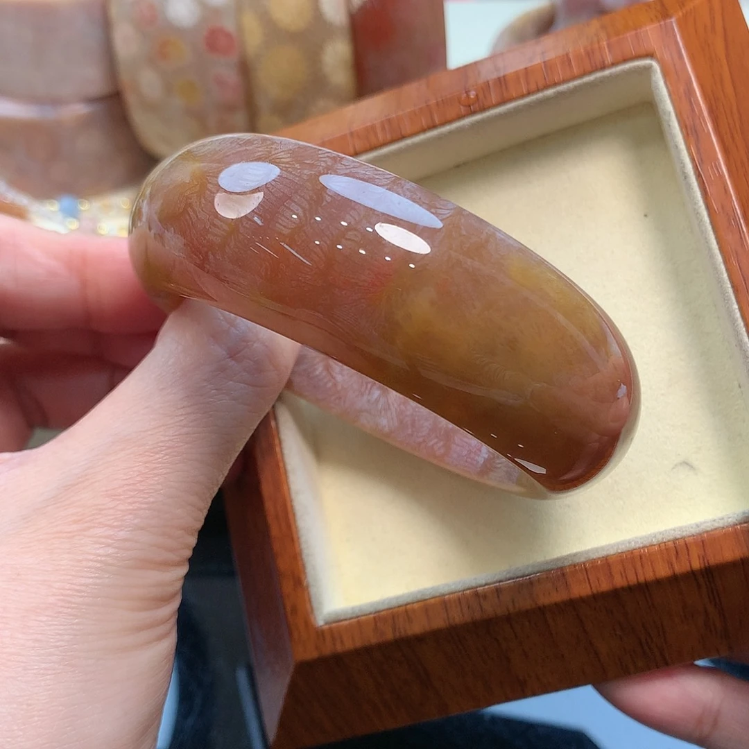 未镶嵌手镯硅化珊瑚（珊瑚玉）57.6口3500