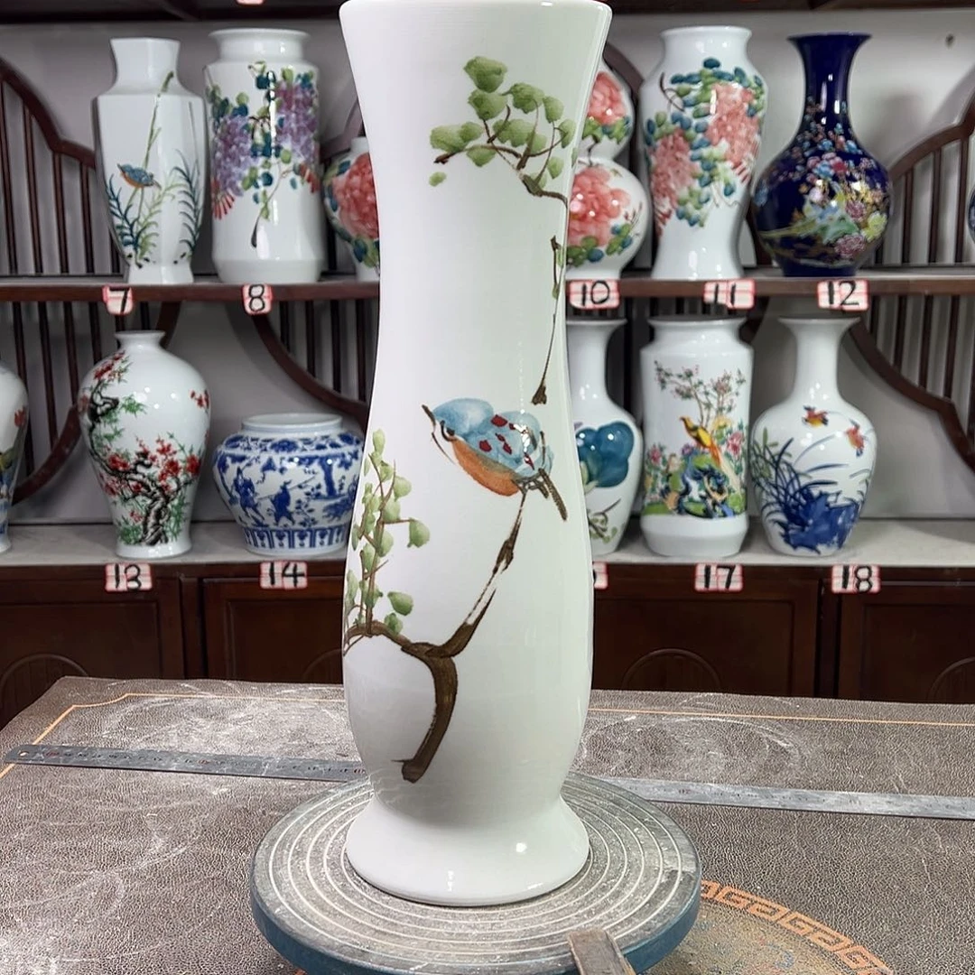 陶摆件景德镇陶瓷蛮绿梅