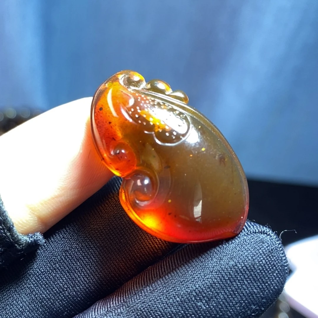 未镶嵌琥珀裸石。。