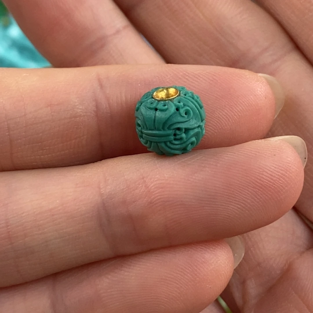 绿松石未镶嵌。彼岸花