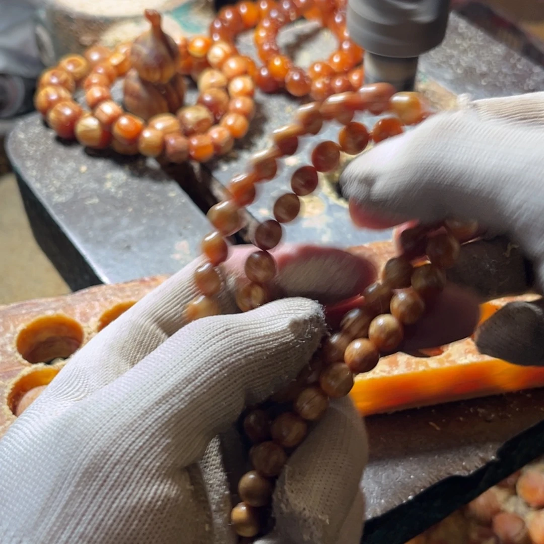 ****秒手串/手链松木（琥珀木）0.8手持