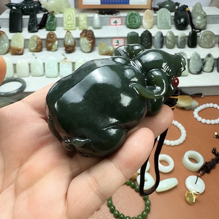 往***风和田玉未镶嵌颈饰