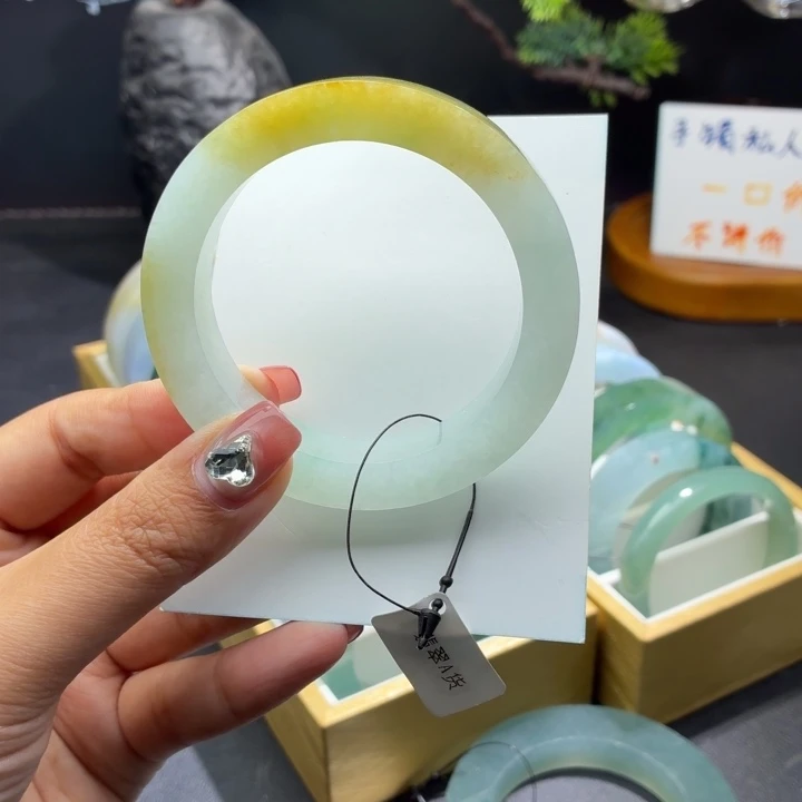 定制翡翠未镶嵌翡翠手镯