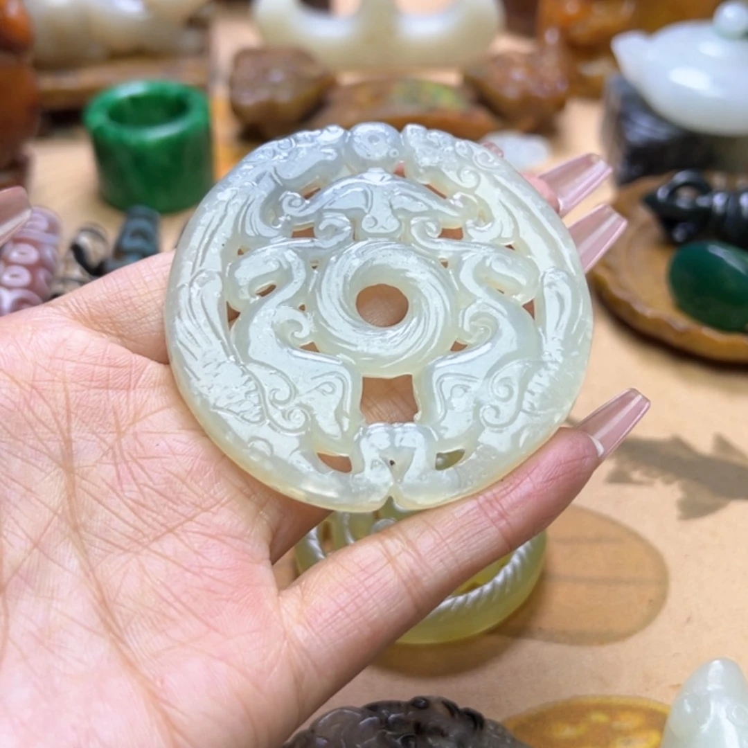 【闪购商品】蛇纹石玉颈饰未镶嵌