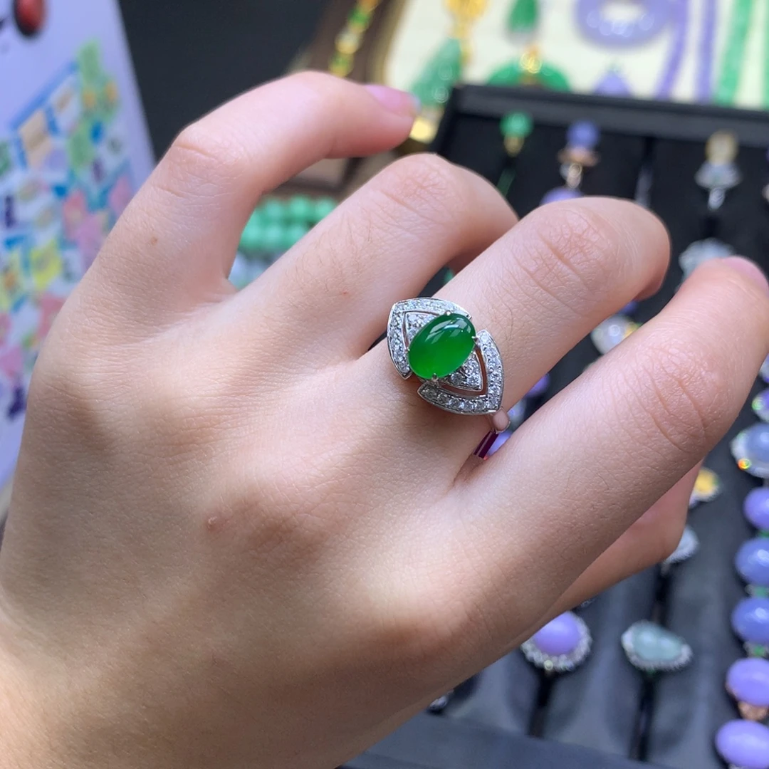 翡翠18K金镶嵌颈饰翡翠