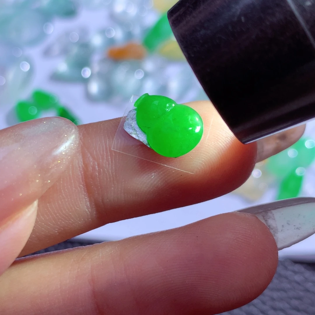 k***-翡翠未镶嵌颈饰缅甸